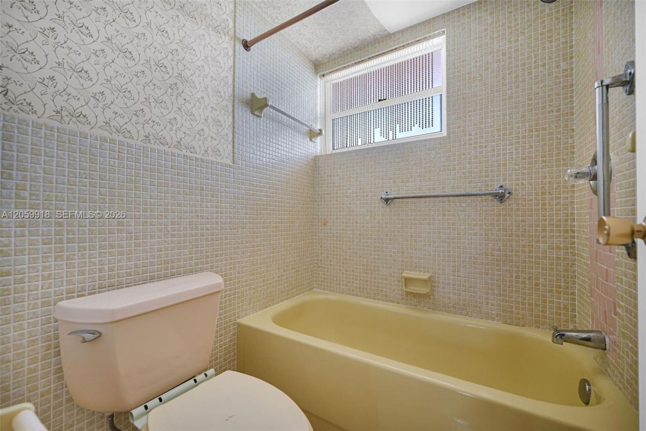 18555 NE 14th Ave , Unit 502, Miami, FL 33179 Photo