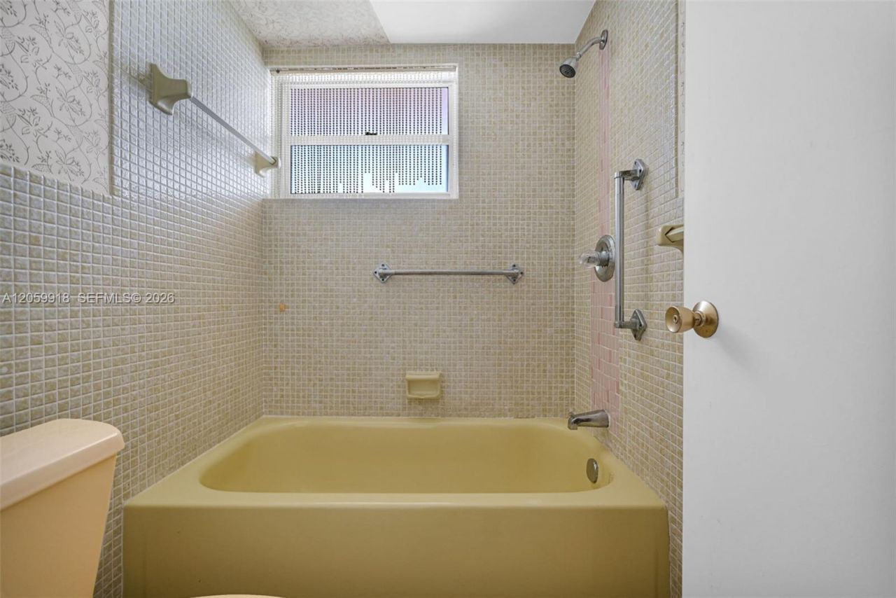 18555 NE 14th Ave , Unit 502, Miami, FL 33179 Photo