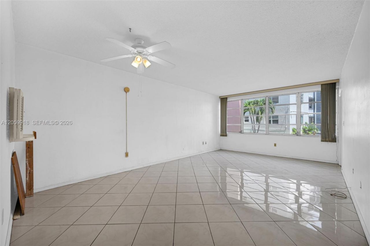 18555 NE 14th Ave , Unit 502, Miami, FL 33179 Photo