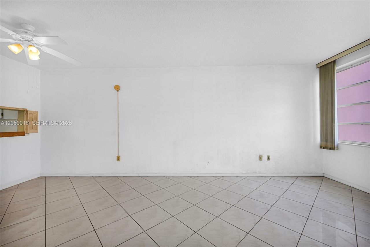 18555 NE 14th Ave , Unit 502, Miami, FL 33179 Photo
