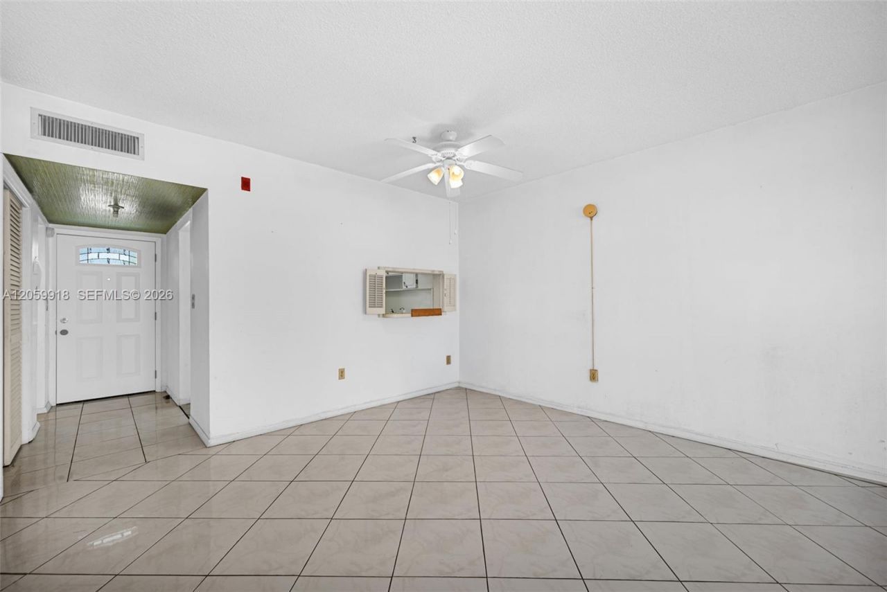 18555 NE 14th Ave , Unit 502, Miami, FL 33179 Photo