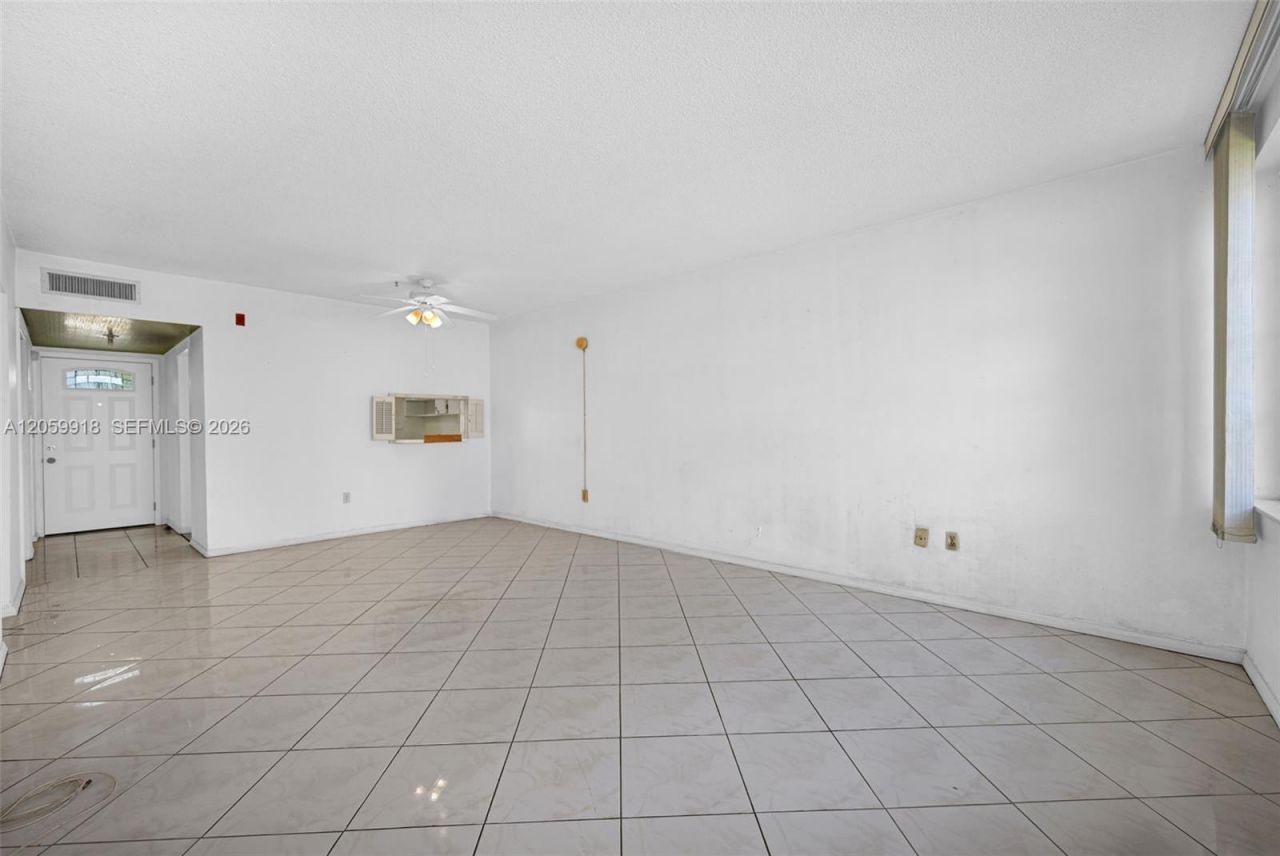 18555 NE 14th Ave , Unit 502, Miami, FL 33179 Photo
