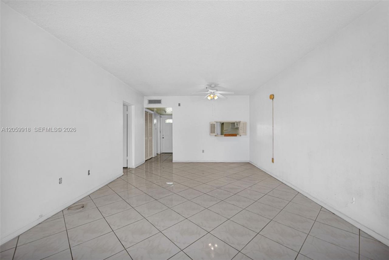 18555 NE 14th Ave , Unit 502, Miami, FL 33179 Photo