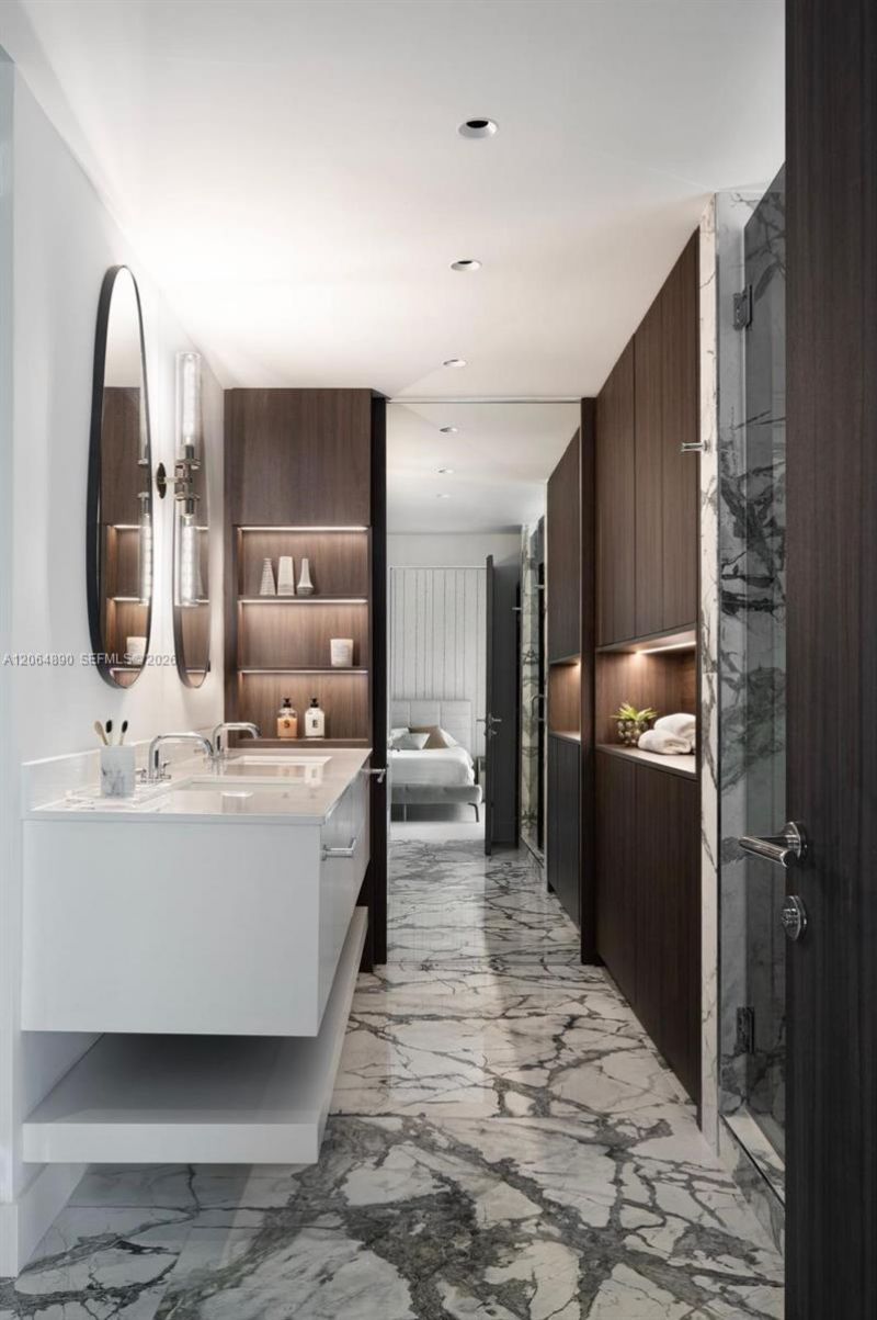 31 SE 5th St, Unit 3718, Miami, FL 33131 Photo