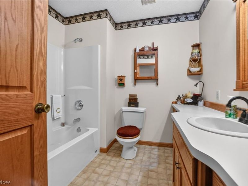7380 Fieldstone Avenue , Conneaut, OH 44030 Photo 18