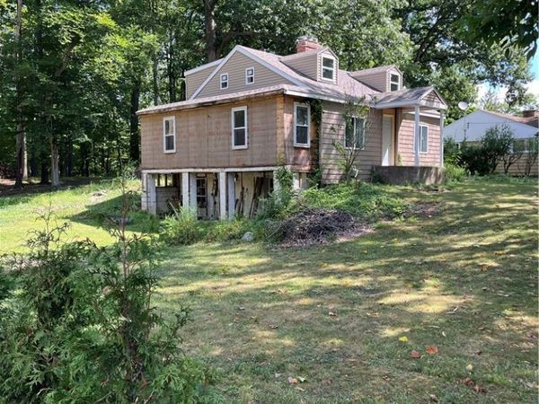 9012 W Pleasant Valley Road, Parma, OH 44130