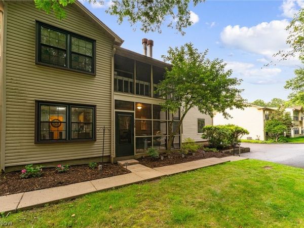 1339 Fox Run Drive , Youngstown, OH 44512