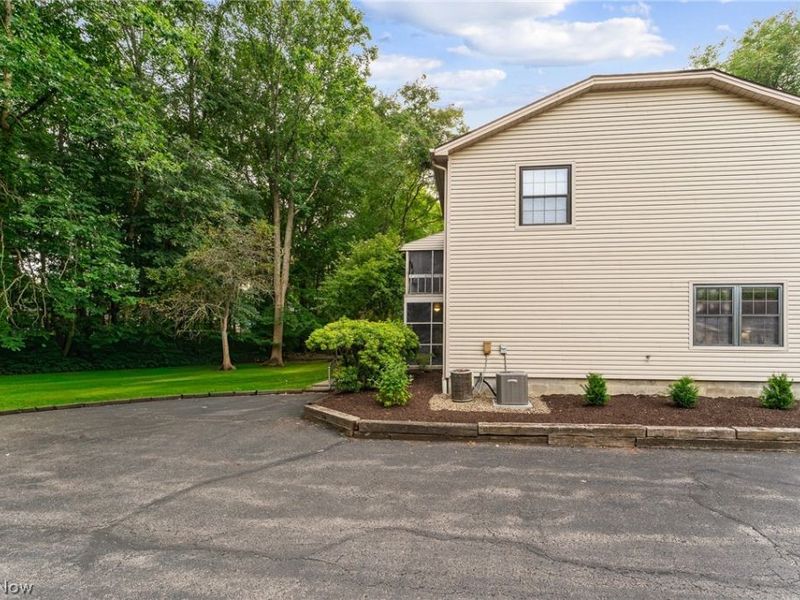 1339 Fox Run Drive, Youngstown, OH 44512 Photo 28