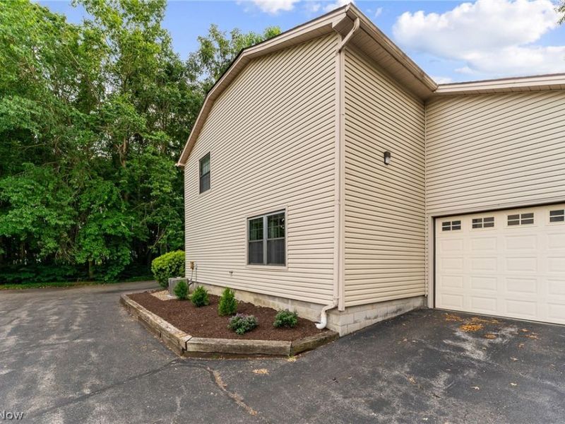 1339 Fox Run Drive, Youngstown, OH 44512 Photo 29