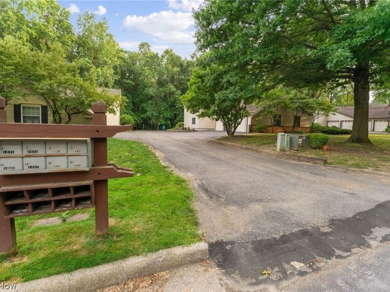 1339 Fox Run Drive, Youngstown, OH 44512 Photo 33