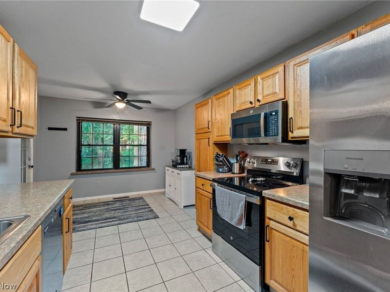 1339 Fox Run Drive, Youngstown, OH 44512 Photo 5