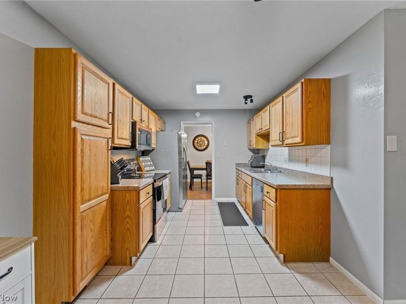 1339 Fox Run Drive, Youngstown, OH 44512 Photo 6