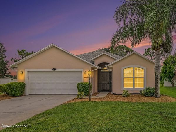 952 Tavernier Circle NE, Palm Bay, FL 32905