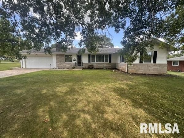 2 JANET Place, Jacksonville, IL 62650