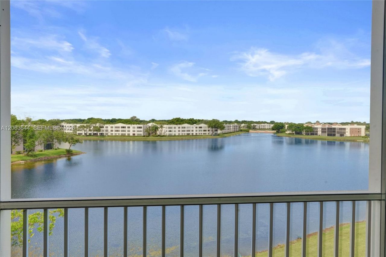 7611 Southampton Ter, Unit 409, Tamarac, FL 33321 Photo