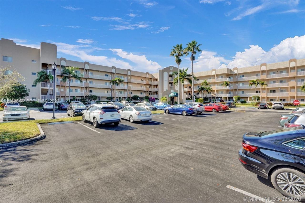 7611 Southampton Ter, Unit 409, Tamarac, FL 33321 Photo