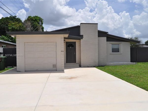 4035 E 2nd Ave , Hialeah, FL 33013