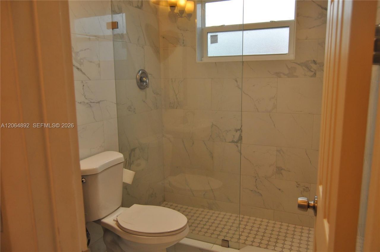 4035 E 2nd Ave, Hialeah, FL 33013 Photo