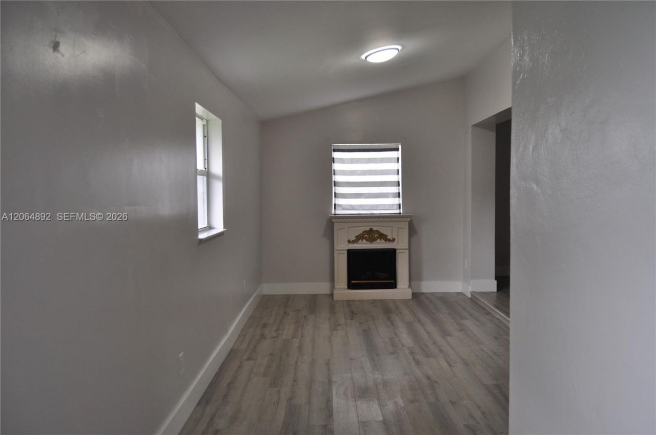 4035 E 2nd Ave, Hialeah, FL 33013 Photo
