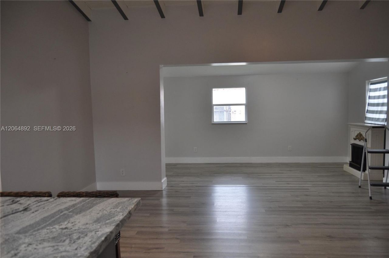 4035 E 2nd Ave, Hialeah, FL 33013 Photo