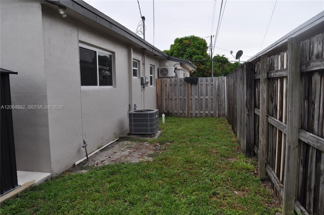 4035 E 2nd Ave, Hialeah, FL 33013 Photo