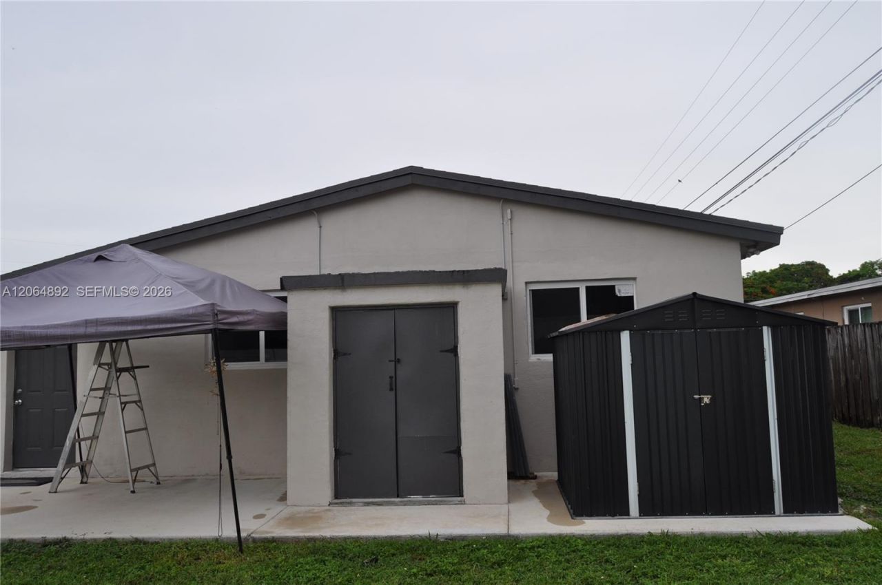 4035 E 2nd Ave, Hialeah, FL 33013 Photo