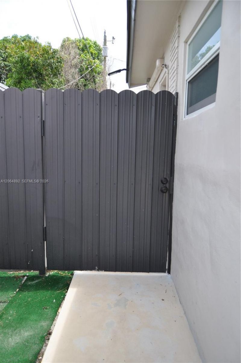 4035 E 2nd Ave, Hialeah, FL 33013 Photo
