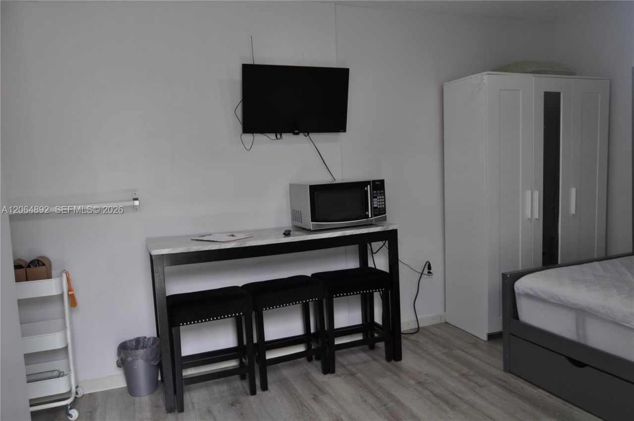 4035 E 2nd Ave, Hialeah, FL 33013 Photo