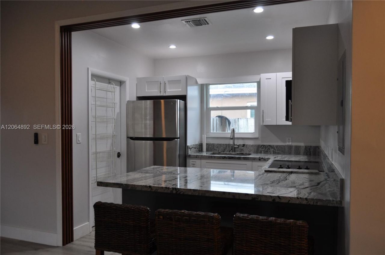 4035 E 2nd Ave, Hialeah, FL 33013 Photo