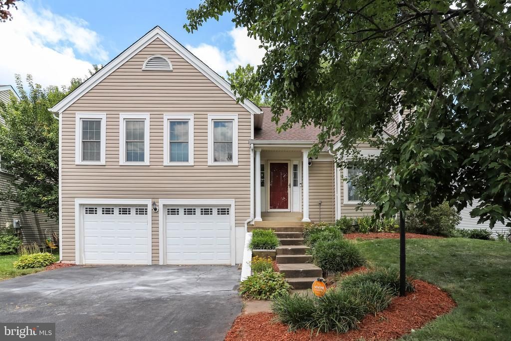 13716 Springhaven Drive, Chantilly, VA 20151 Main Photo