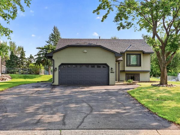 17462 Logans Drive, Eden Prairie, MN 55346