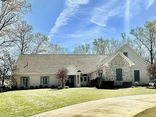 108 Brookside, Tupelo, MS 38801