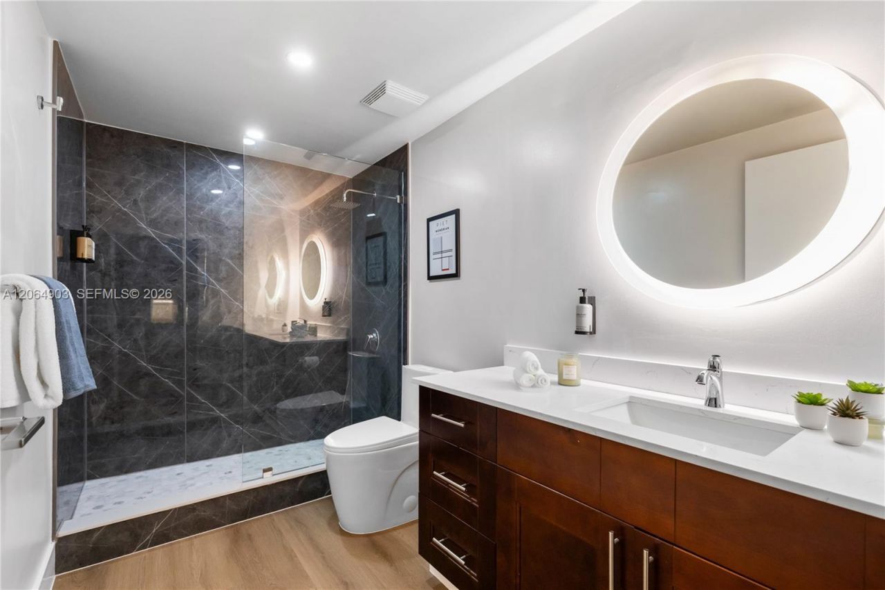 2889 Mcfarlane Rd, Unit 1014, Miami, FL 33133 Photo