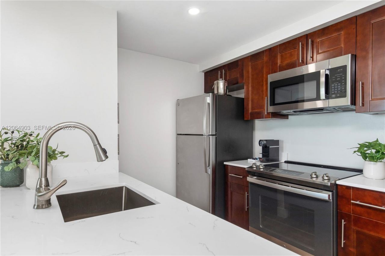 2889 Mcfarlane Rd, Unit 1014, Miami, FL 33133 Photo