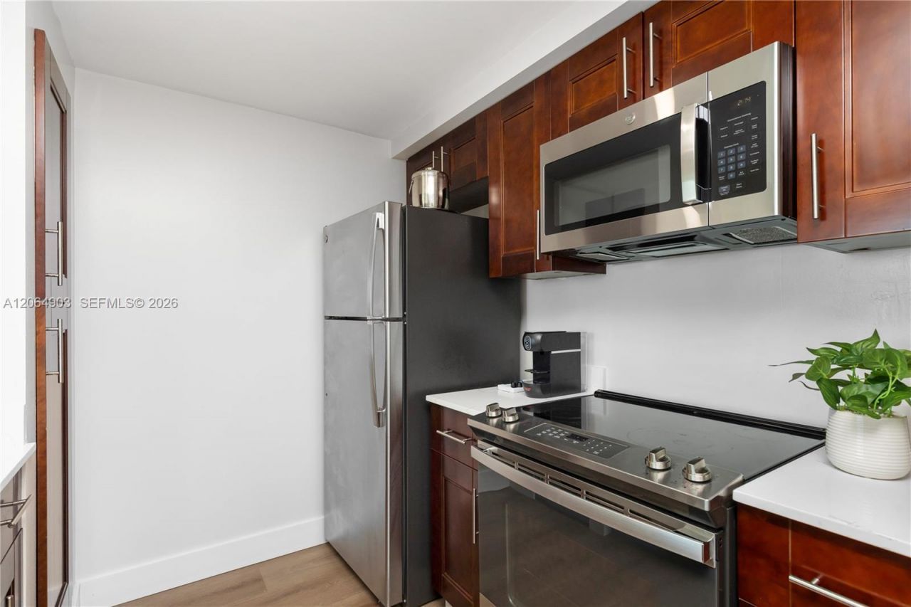 2889 Mcfarlane Rd, Unit 1014, Miami, FL 33133 Photo