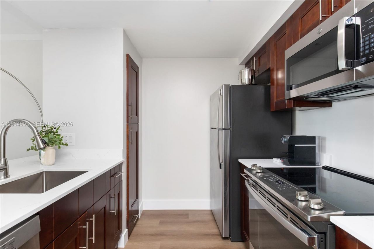 2889 Mcfarlane Rd, Unit 1014, Miami, FL 33133 Photo