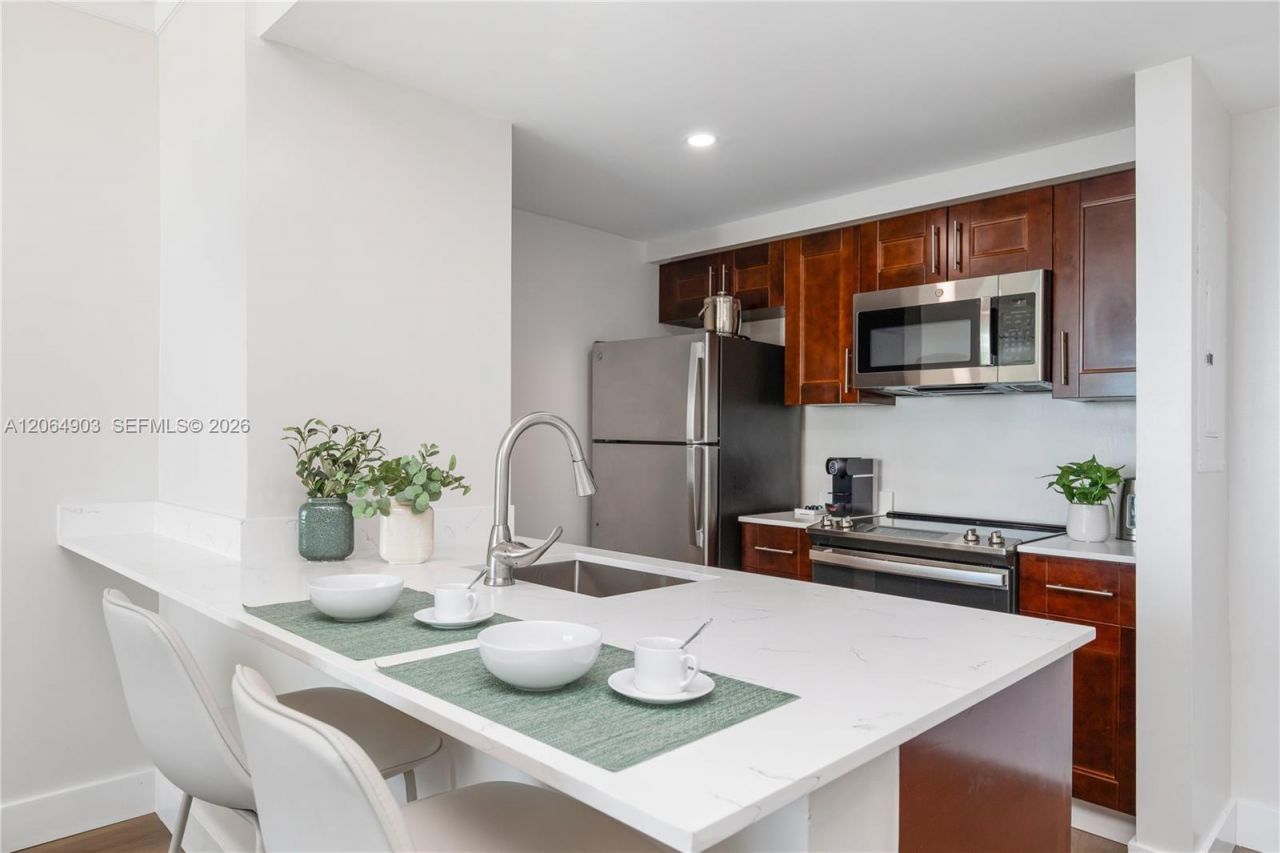 2889 Mcfarlane Rd, Unit 1014, Miami, FL 33133 Photo
