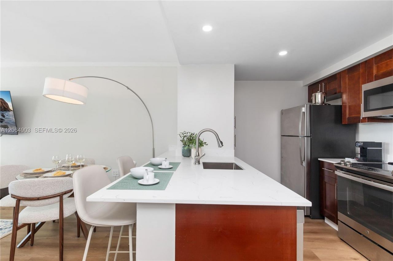 2889 Mcfarlane Rd, Unit 1014, Miami, FL 33133 Photo