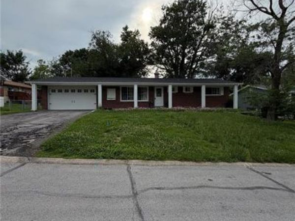 713 Plaza Drive , O'Fallon, MO 63366