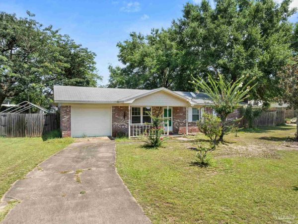5036 Faircloth St, Pace, FL 32571