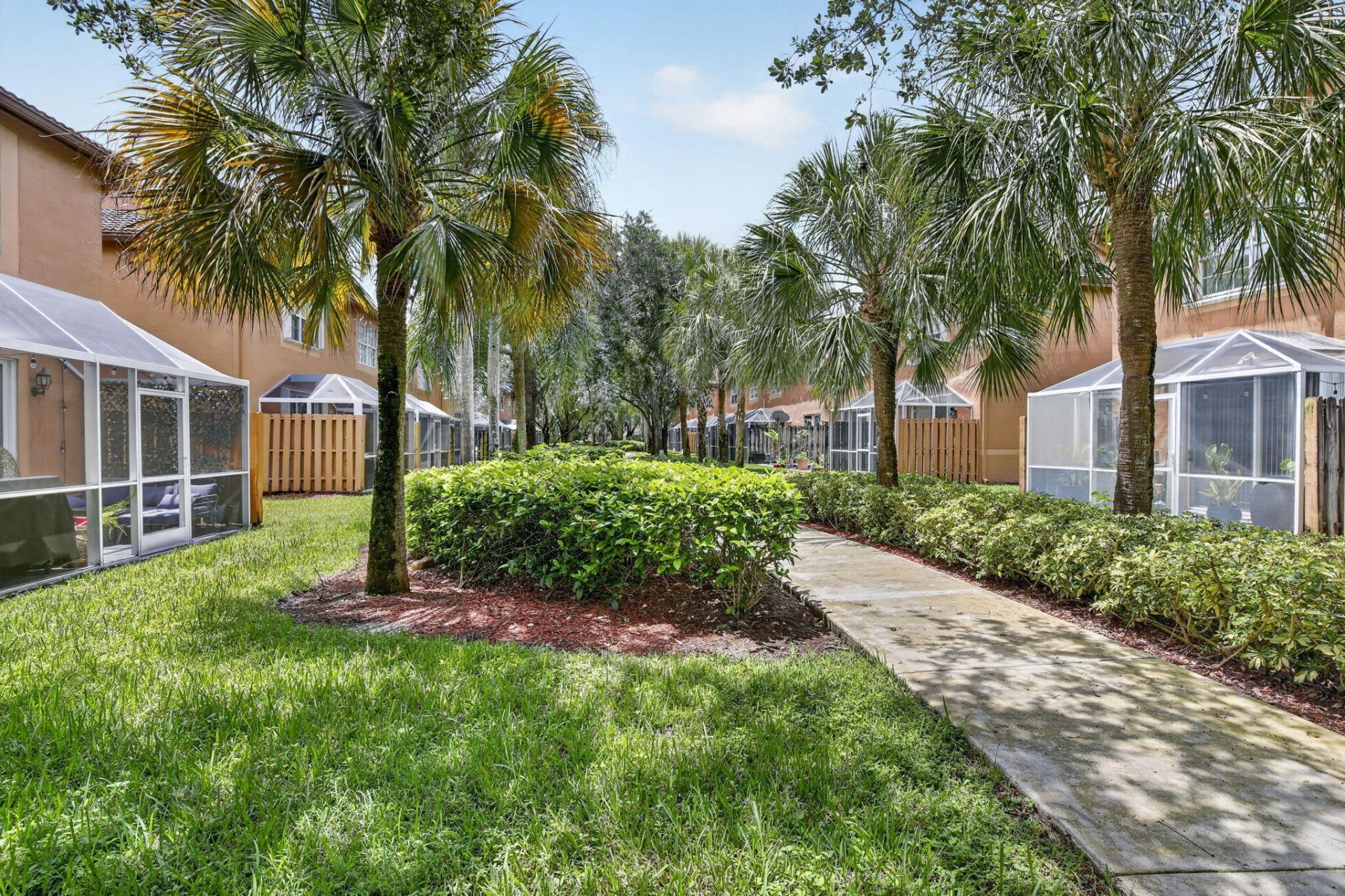 1603 Barcelona Way, Unit 3-32, Weston, FL 33327 Photo