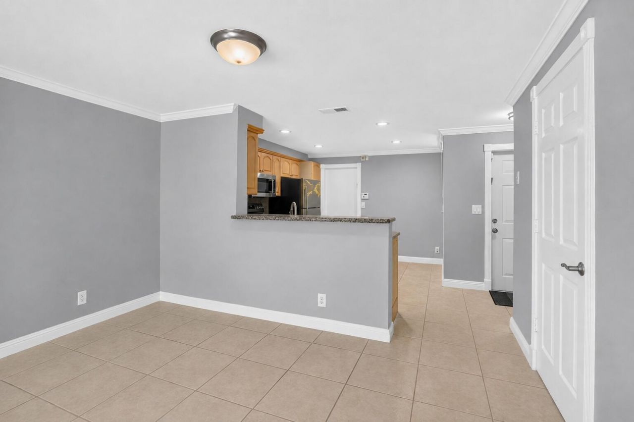 1603 Barcelona Way, Unit 3-32, Weston, FL 33327 Photo