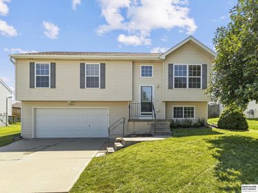16113 Cottonwood Street, Omaha, NE 68136