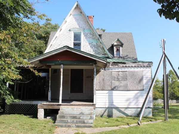 409 E College Street , Aurora, MO 65605