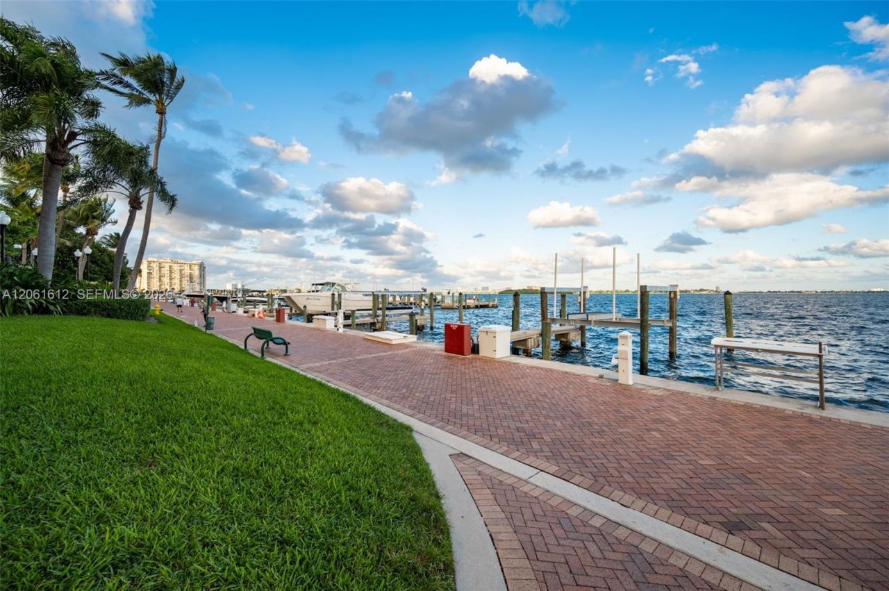 2000 Towerside Ter , Unit 1510, Miami, FL 33138 Photo