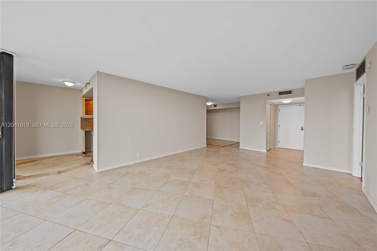 4000 Towerside Ter , Unit 1405, Miami, FL 33138 Photo