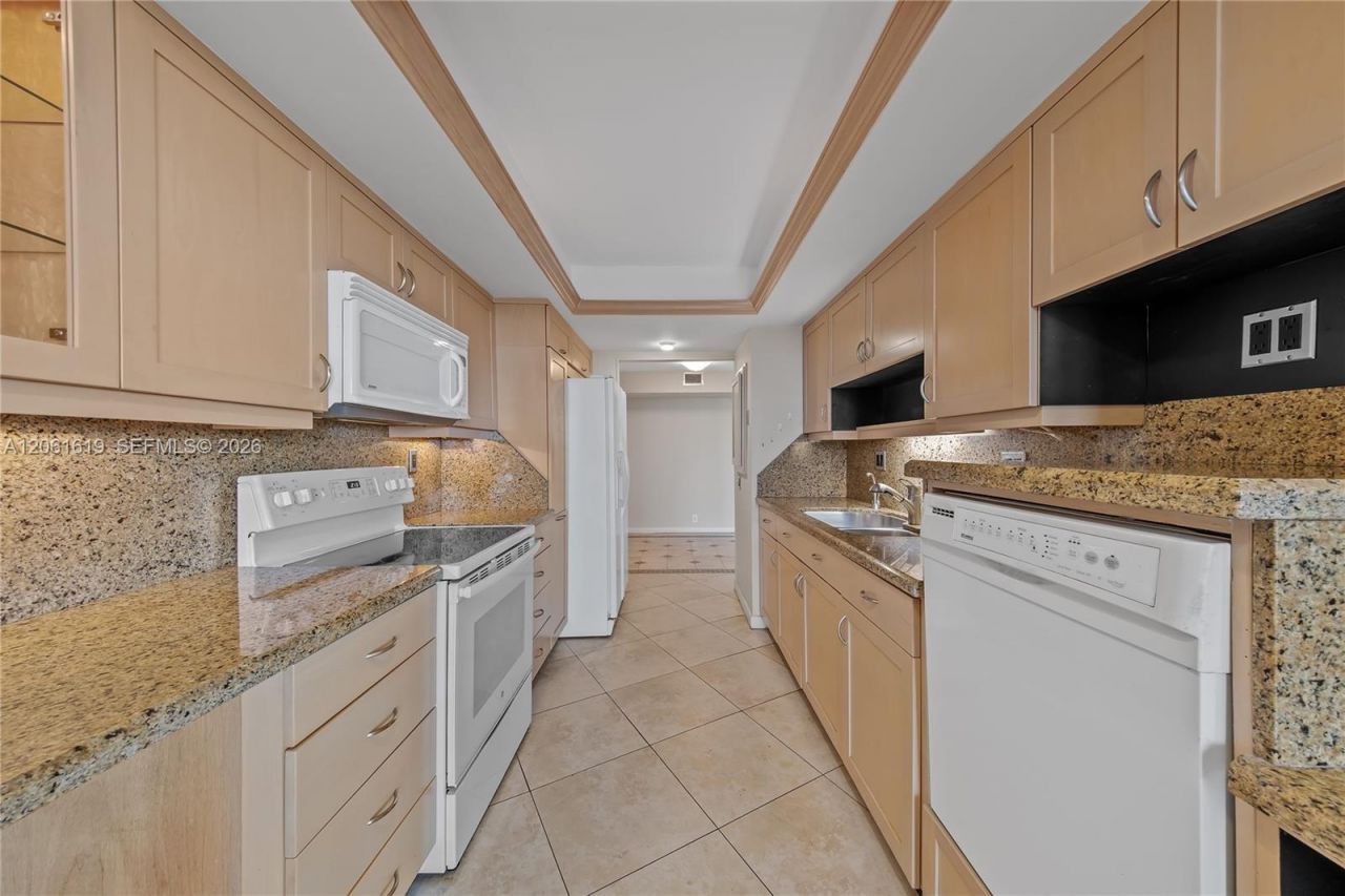 4000 Towerside Ter , Unit 1405, Miami, FL 33138 Photo