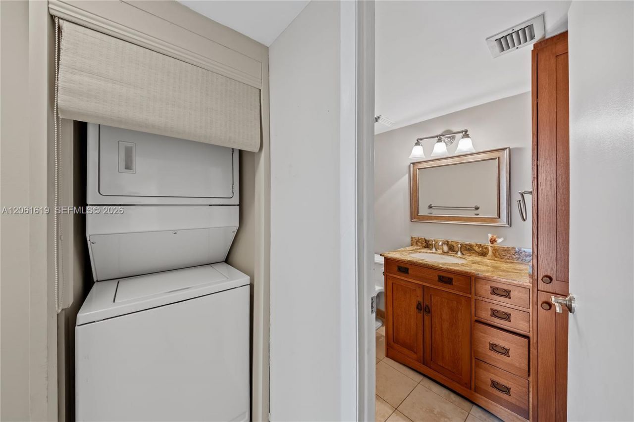 4000 Towerside Ter , Unit 1405, Miami, FL 33138 Photo