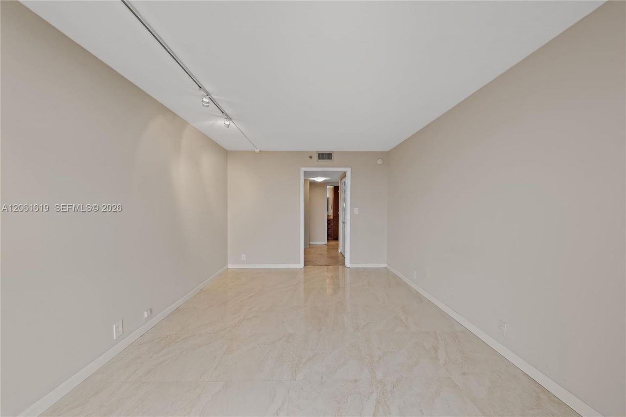 4000 Towerside Ter , Unit 1405, Miami, FL 33138 Photo