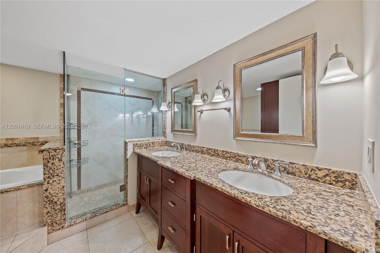 4000 Towerside Ter , Unit 1405, Miami, FL 33138 Photo